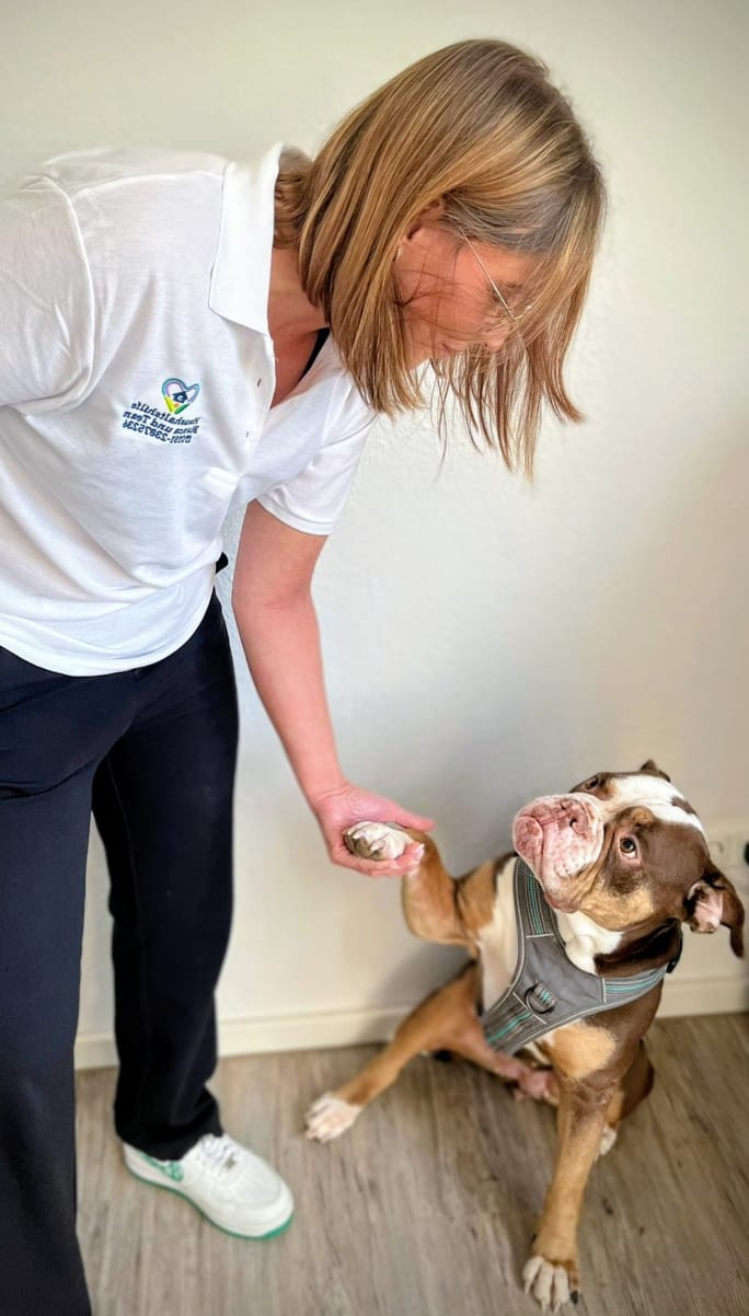 Bianca mit Hund – Haushaltshilfe Bianca und Team